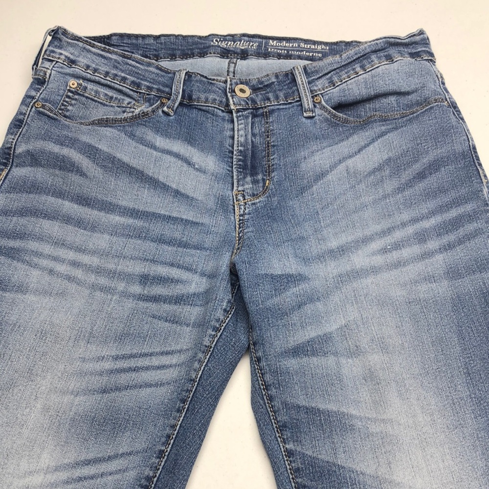 Mid Rise Signature by Levi Strauss Blue Straight Leg Jeans with Vintage Appeal